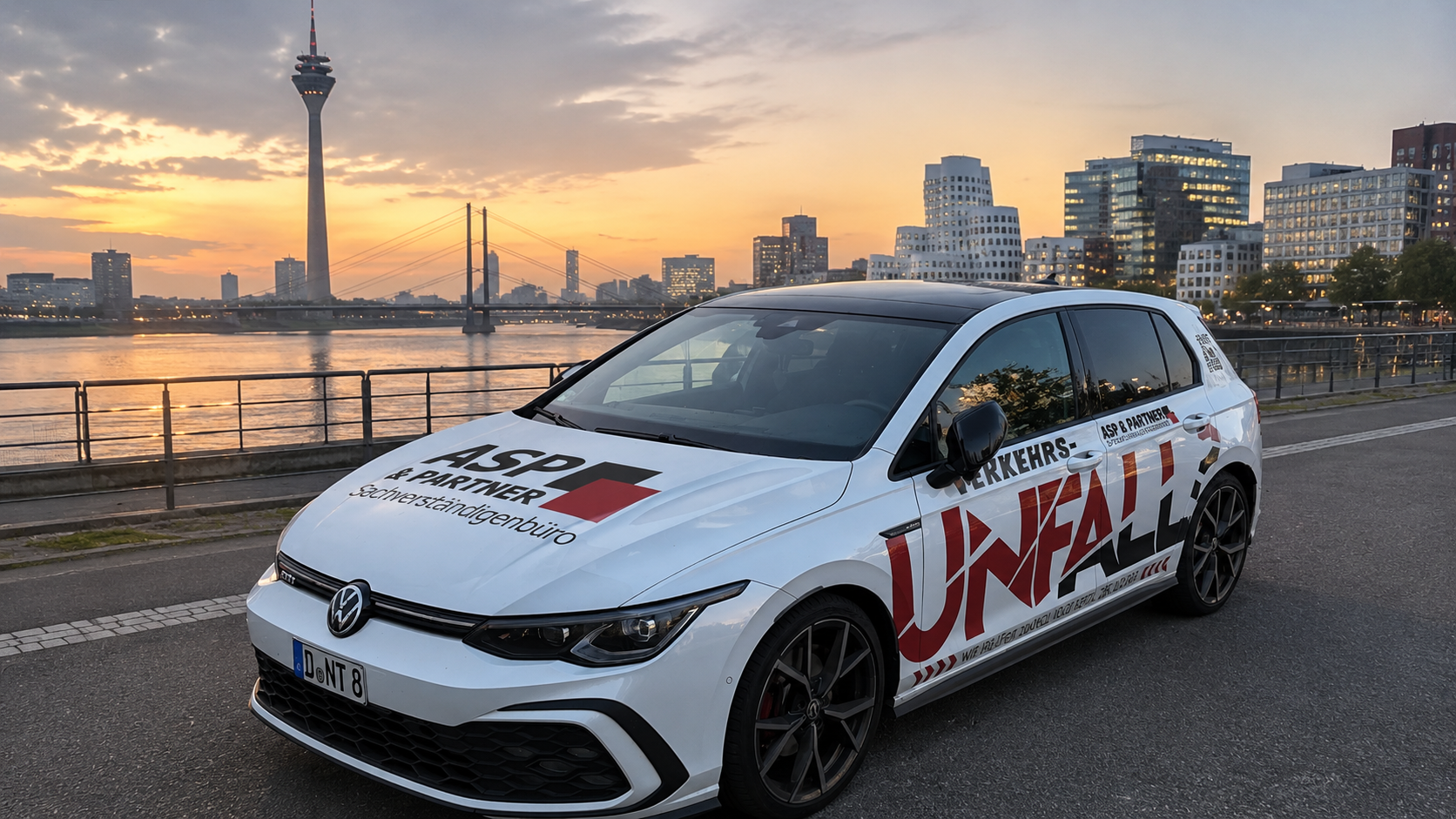 ASP Einsatzfahrzeug vor der Düsseldorfer Skyline